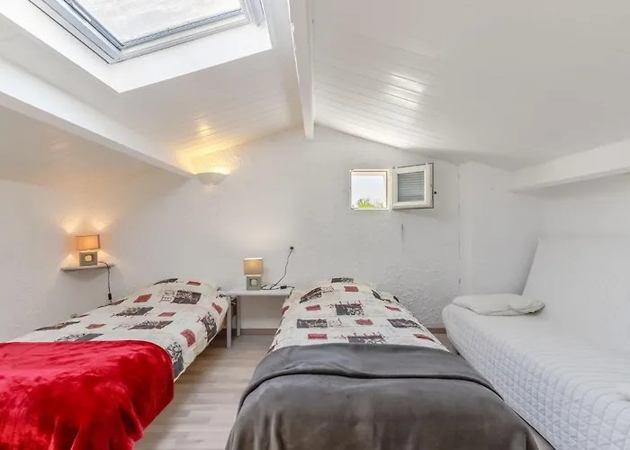 Les Oliviers By Interhome